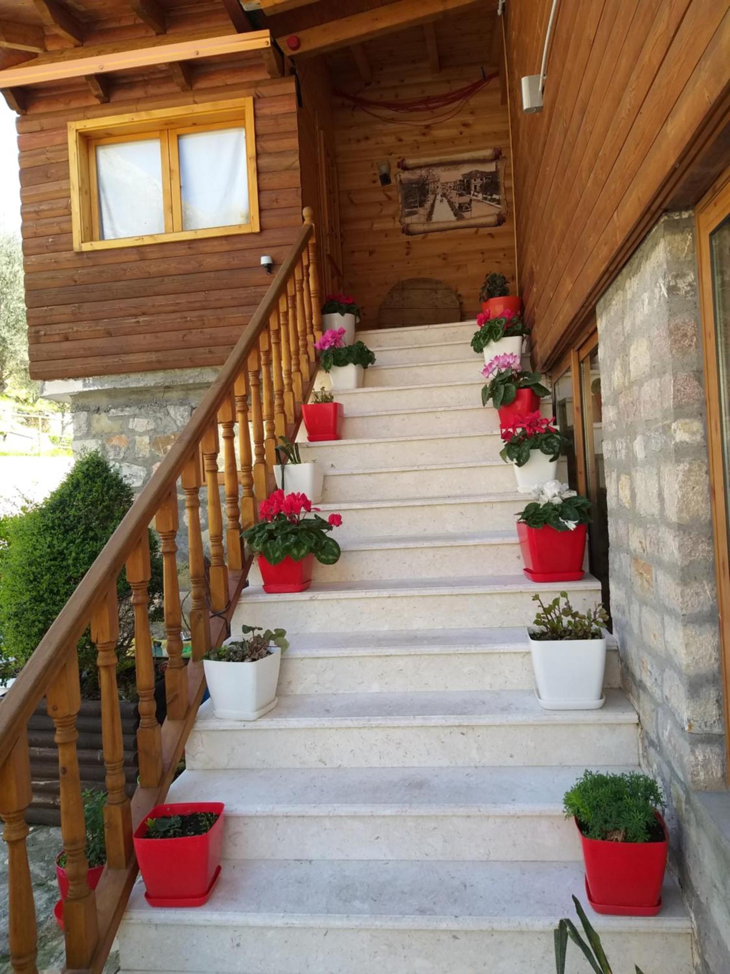Hotel Shpija E Gjyshit Canaj Екстер'єр фото
